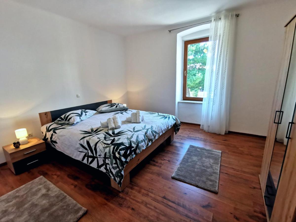 Appartement Parun à Pula Extérieur photo