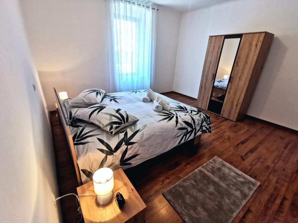 Appartement Parun à Pula Extérieur photo