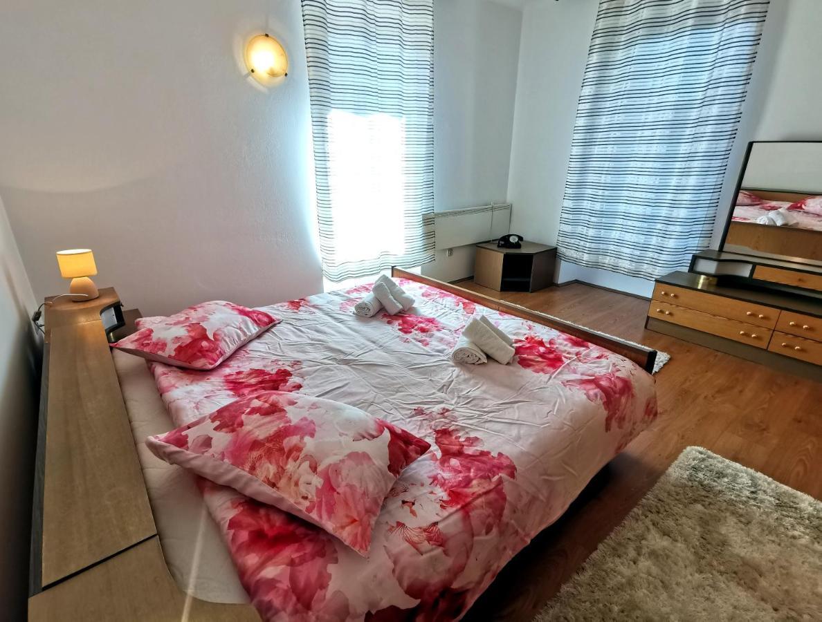 Appartement Parun à Pula Extérieur photo